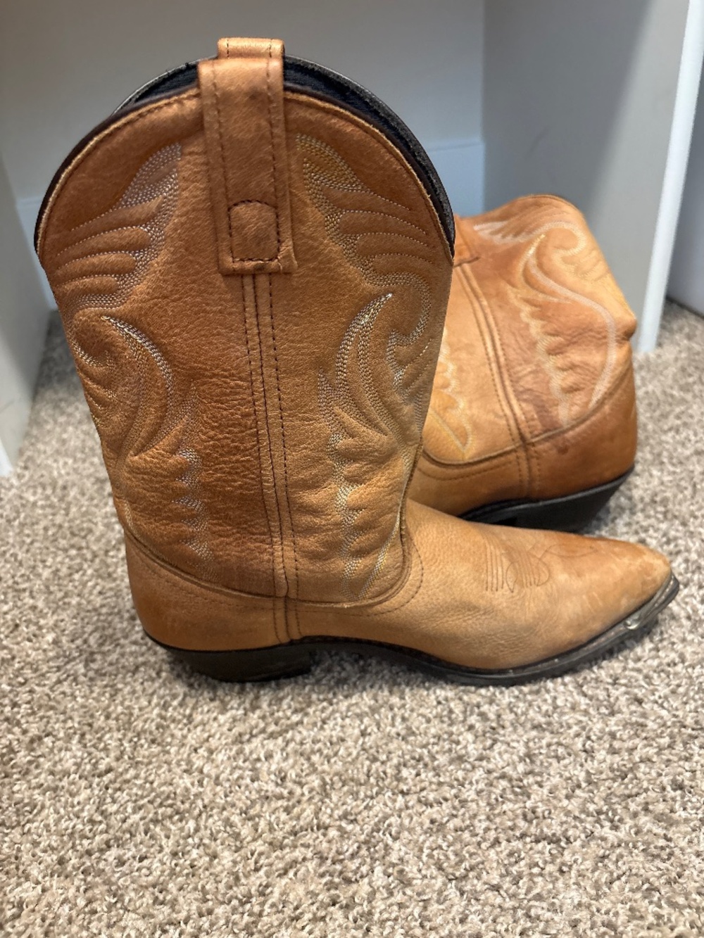 Women’s cowgirl boots 9 1/2 M